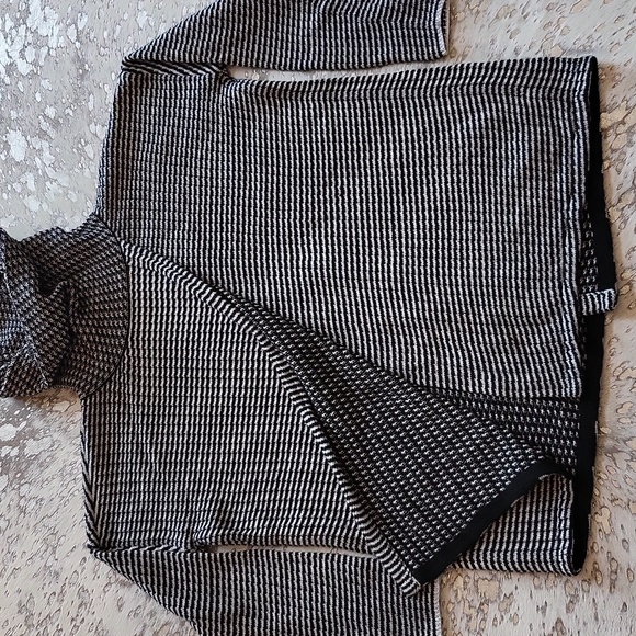 Cabi Fergie Split Knit Cowl Turtleneck Sweater SzM #3167 - Picture 4 of 8